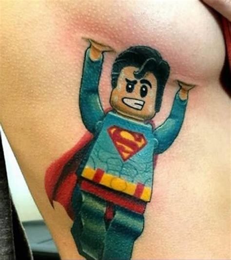 20 tatouages sous la poitrine qui vont vous inspirer